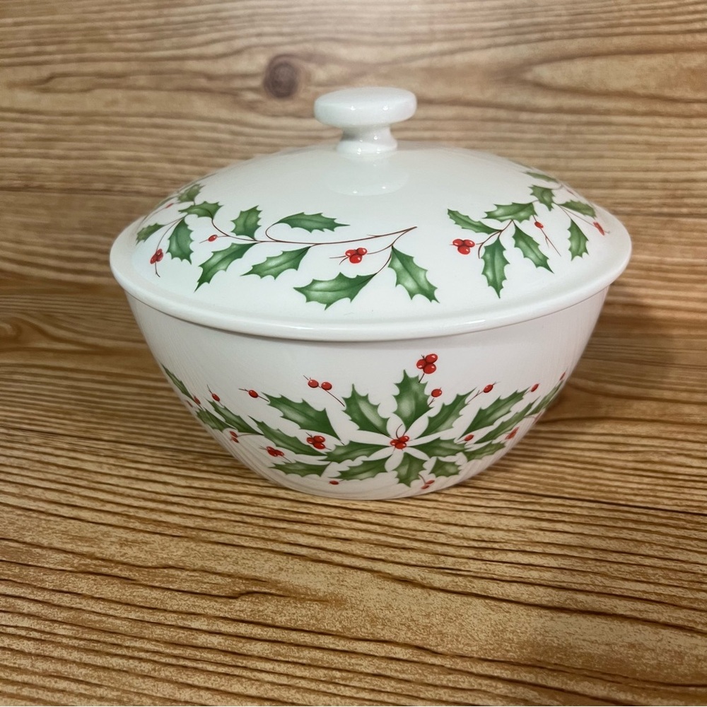 Lenox Holiday Small Covered Bowl 804284 Christmas Holly Lid Dish New In Box